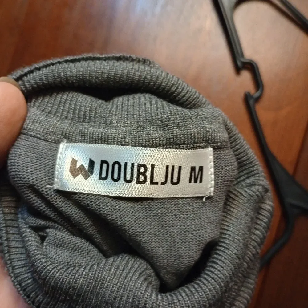 Doublju women's medium gray turtleneck nwot (Rox231)